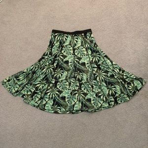 *CHANCES R* Leaf Print Skirt
